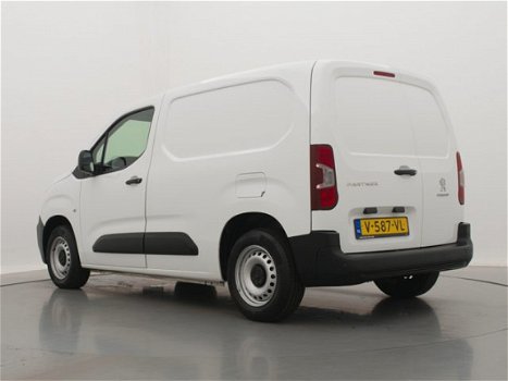 Peugeot Partner - 1.6 BlueHdi 100pk Premium 3-zits | Navigatie | Airco | Parkeersensoren | Cruise Co - 1