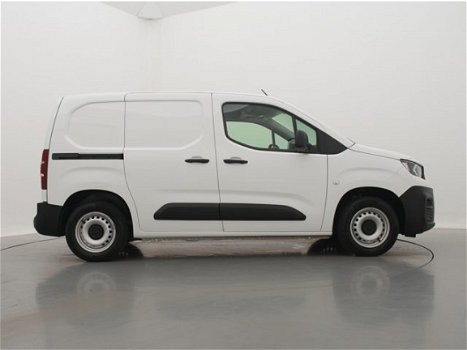 Peugeot Partner - 1.6 BlueHdi 100pk Premium 3-zits | Navigatie | Airco | Parkeersensoren | Cruise Co - 1