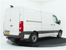 Volkswagen Crafter - 2.0TDI 136PK L2H1 Airco / Cruise controle / 2800KG Trekhaak