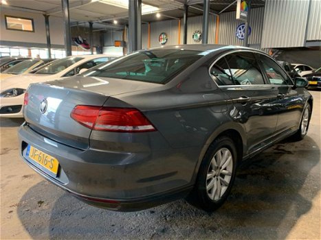 Volkswagen Passat - 1.6 TDI Connected Series Nieuw model/Automaat - 1