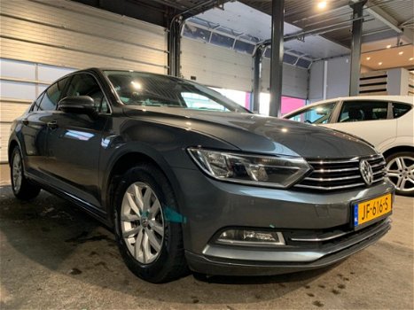 Volkswagen Passat - 1.6 TDI Connected Series Nieuw model/Automaat - 1