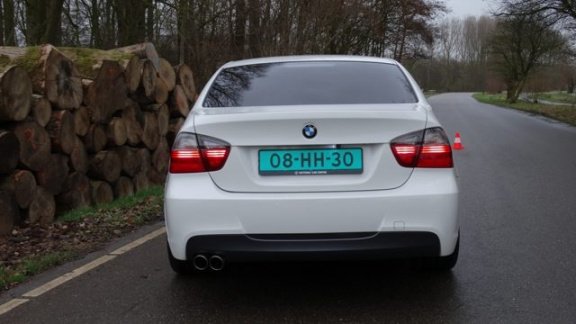 BMW 3-serie - 325i E90 Sedan Automaat / Leder/ M pakket / 39000 KM - 1