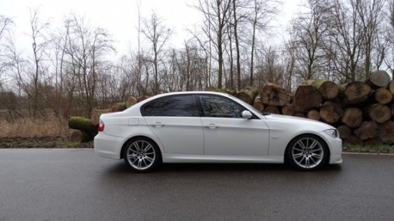 BMW 3-serie - 325i E90 Sedan Automaat / Leder/ M pakket / 39000 KM - 1