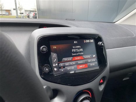 Toyota Aygo - 1.0 VVT-i X-Play Apple CarPlay en Android Auto - 1