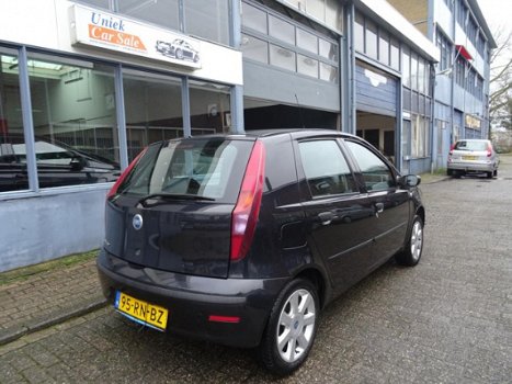 Fiat Punto - 1.4-16V Young - 1