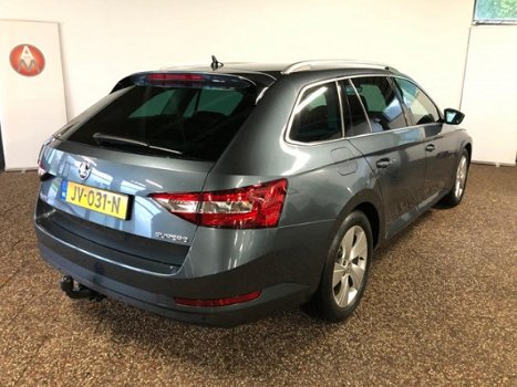 Skoda Superb Combi - 1.6 TDI Ambition Business | Clima | Navi | PDC | Front assit | Trekhaak - 1