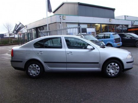 Skoda Octavia - 1.6 Ambiente - 1