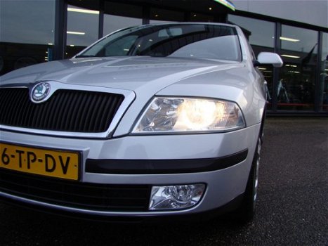 Skoda Octavia - 1.6 Ambiente - 1