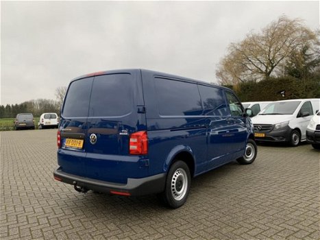 Volkswagen Transporter - 2.0 TDI 141 PK / L2H1 / 1e EIG. / 2.500 KG AHG / TREKHAAK / AIRCO / CRUISE - 1