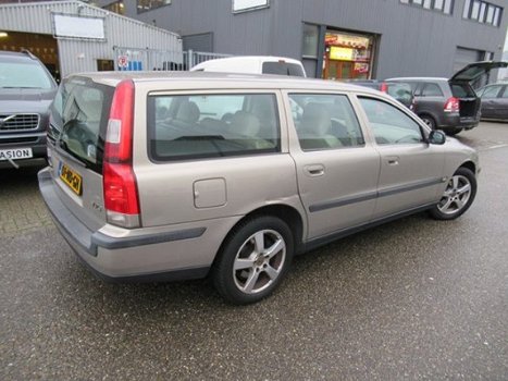 Volvo V70 - 2.4 140pk - 1