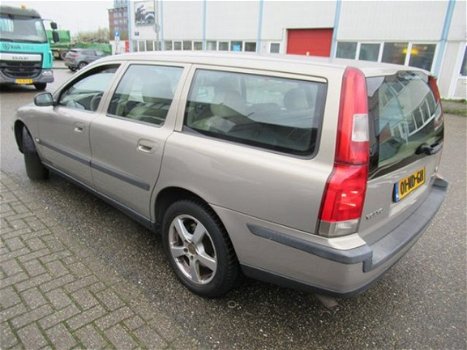 Volvo V70 - 2.4 140pk - 1