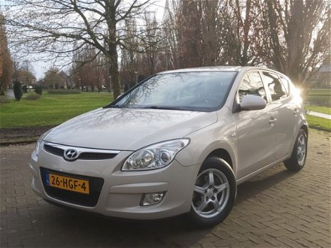 Hyundai i30 - 1.6i Dynamic Clima Aux 126pk 2008 - 1