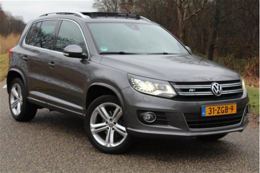 Volkswagen Tiguan - 1.4 TSI R-Line Panoramadak Xenon Navigatie Led Trekhaak Orig.Nederlands - 1