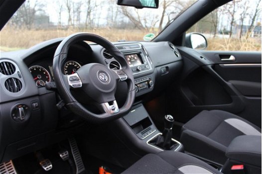 Volkswagen Tiguan - 1.4 TSI R-Line Panoramadak Xenon Navigatie Led Trekhaak Orig.Nederlands - 1