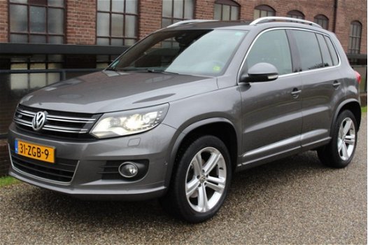 Volkswagen Tiguan - 1.4 TSI R-Line Panoramadak Xenon Navigatie Led Trekhaak Orig.Nederlands - 1