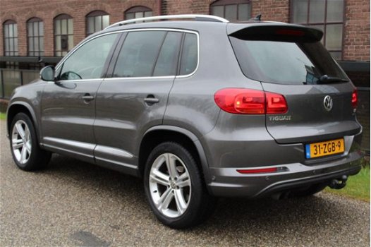 Volkswagen Tiguan - 1.4 TSI R-Line Panoramadak Xenon Navigatie Led Trekhaak Orig.Nederlands - 1