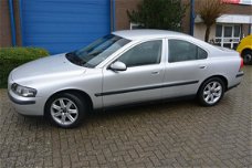 Volvo S60 - 2.4 Edition AUTOMAAT MET AIRCO & JAAR APK