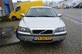 Volvo S60 - 2.4 Edition AUTOMAAT MET AIRCO & JAAR APK - 1 - Thumbnail