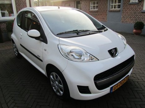 Peugeot 107 - 1.0-12V Millesim 200 - 1