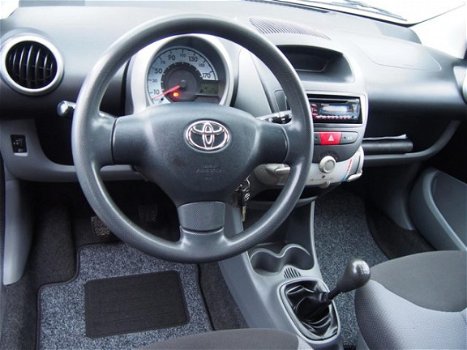 Toyota Aygo - 1.0 + Airco 5Deurs (APK:Nieuw) Elek.Pakket - 1