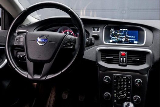 Volvo V40 - 1.6 D2 Kinetic Sport (NAVIGATIE, DIGITAL COCKPIT, SFEERVERLICHTING, SPORTSTOELEN, TELEFO - 1