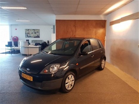 Ford Fiesta - 1.3-8V Champion Apk Nieuw, Airco, E-Ramen, Weinig km's, N.A.P, 5Drs, Nieuwstaat - 1