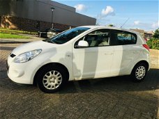 Hyundai i20 - 1.2i / AIRCO/ 5 DRS/ USB/ AUX/ ELEKTR.PAKKET/ CV/ NIEUWE APK