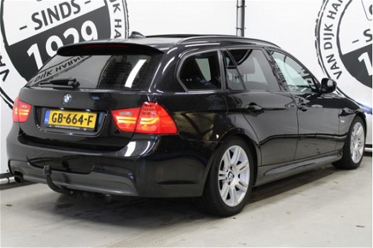 BMW 3-serie Touring - 318i M Sport AUTOMAAT PANORAMADAK LEDER XENON TREKHAAK LM VELGEN - 1