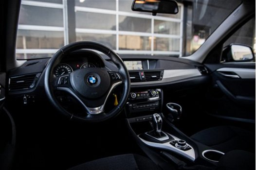 BMW X1 - sDrive20d Chrome Line | 1e Eigenaar | Orig. NL auto | BMW-dealer onderh. | Xenon | Navigat - 1