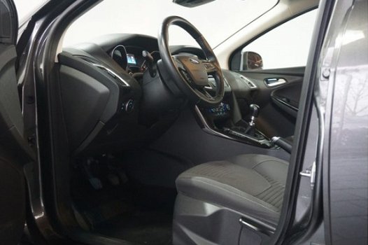 Ford Focus Wagon - 1.5 150 pk Titanium Edition | Xenon | Camera | Trekhaak 1500kg Trekgewicht | - 1