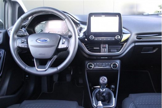 Ford Fiesta - 1.0 100pk 5-deurs Titanium | Navigatie | Cruise control | Parkeersensoren - 1