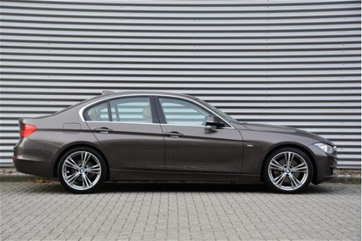 BMW 3-serie - 328i Luxury Line | 65K NP | Head-up | Leder | Sportstoelen | Elek. trekhaak | Surround - 1