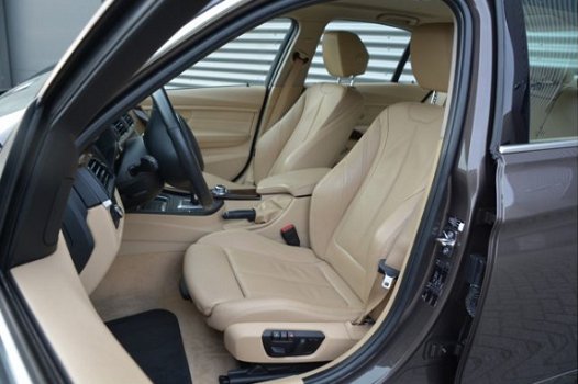 BMW 3-serie - 328i Luxury Line | 65K NP | Head-up | Leder | Sportstoelen | Elek. trekhaak | Surround - 1