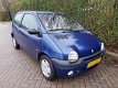 Renault Twingo - 1.2 Comfort Easy Airco APK t/m 16-02-2021 - 1 - Thumbnail