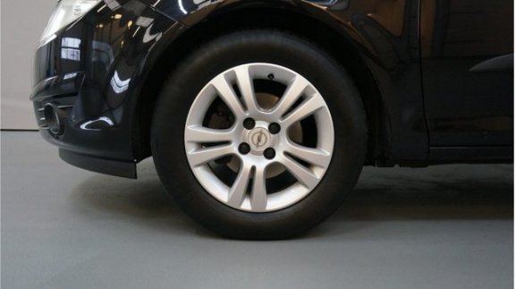 Opel Corsa - 1.4-16V White Edition - 1