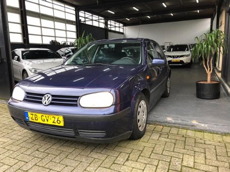 Volkswagen Golf - 1.6 Trendline SR SPORT - 1