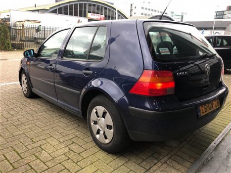 Volkswagen Golf - 1.6 Trendline SR SPORT - 1