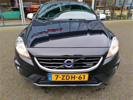 Volvo V40 - 2.0 D4 R-Design Business > Meeneemprijs - 1