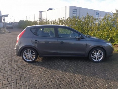 Hyundai i30 - 1.6 CRDi i-Catcher Nieuwstaat Bomvol Apk 8-2020 - 1