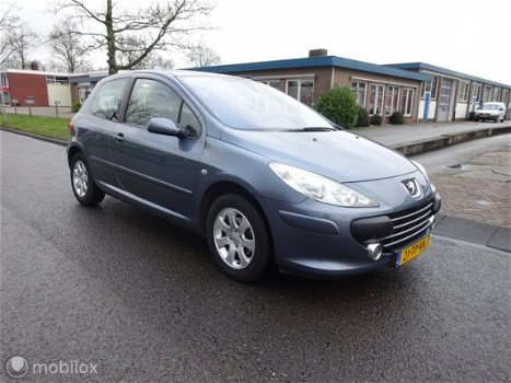 Peugeot 307 - 1.4-16V Premium NETTE AUTO - 1