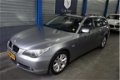 BMW 5-serie Touring - 525i AUTOMAAT/PANORAMADAK/LEER/LMV/CRUISE/NAVI/PDC/ECC AIRCO/APK 03-'20/NAP - 1 - Thumbnail