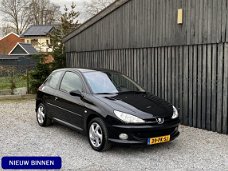 Peugeot 206 - 1.6-16V Griffe | Leer | Autom. Airco | LMV | Zeer nette auto | APK tot 08-10-2020