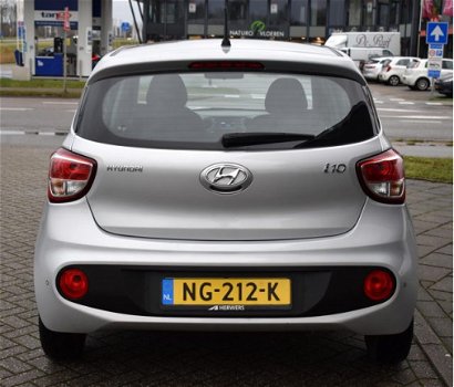 Hyundai i10 - 1.0i i-Motion Parkeersensoren / Airco - 1