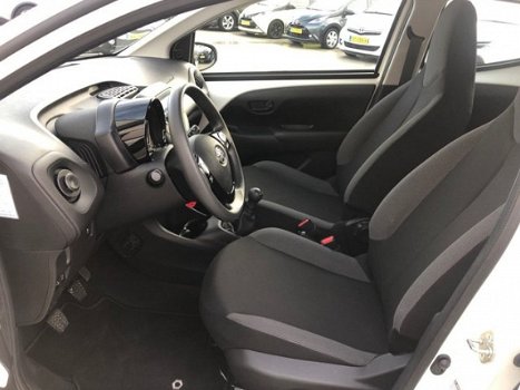 Toyota Aygo - 1.0 VVT-i x-fun | Bluetooth | Start\ Stop | Achterruitverwarming | - 1