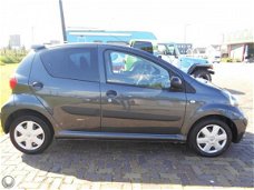 Toyota Aygo - - 1.0-12V spoiler Dealer onderhouden ( Inruil mogelijk )