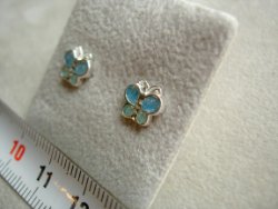 Zilveren vlinder blauw glitter oorbellen