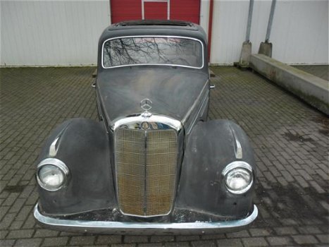 Mercedes 220 oldtimer uit 1952 - 3