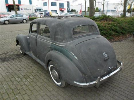 Mercedes 220 oldtimer uit 1952 - 4