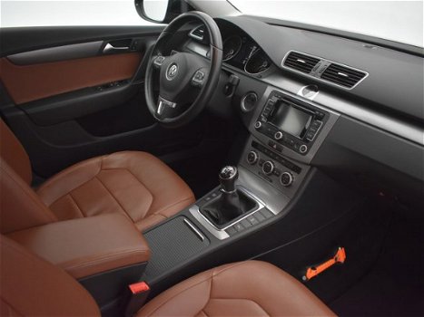 Volkswagen Passat Variant - 1.6 TDI Comfort Executive Line BlueMotion / LEDER / NAVI / PDC / EL. PAK - 1