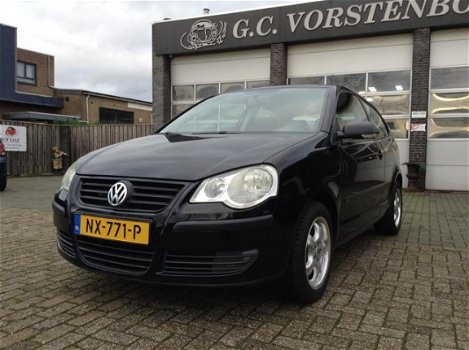 Volkswagen Polo - 1.4-16V Sportline - 1